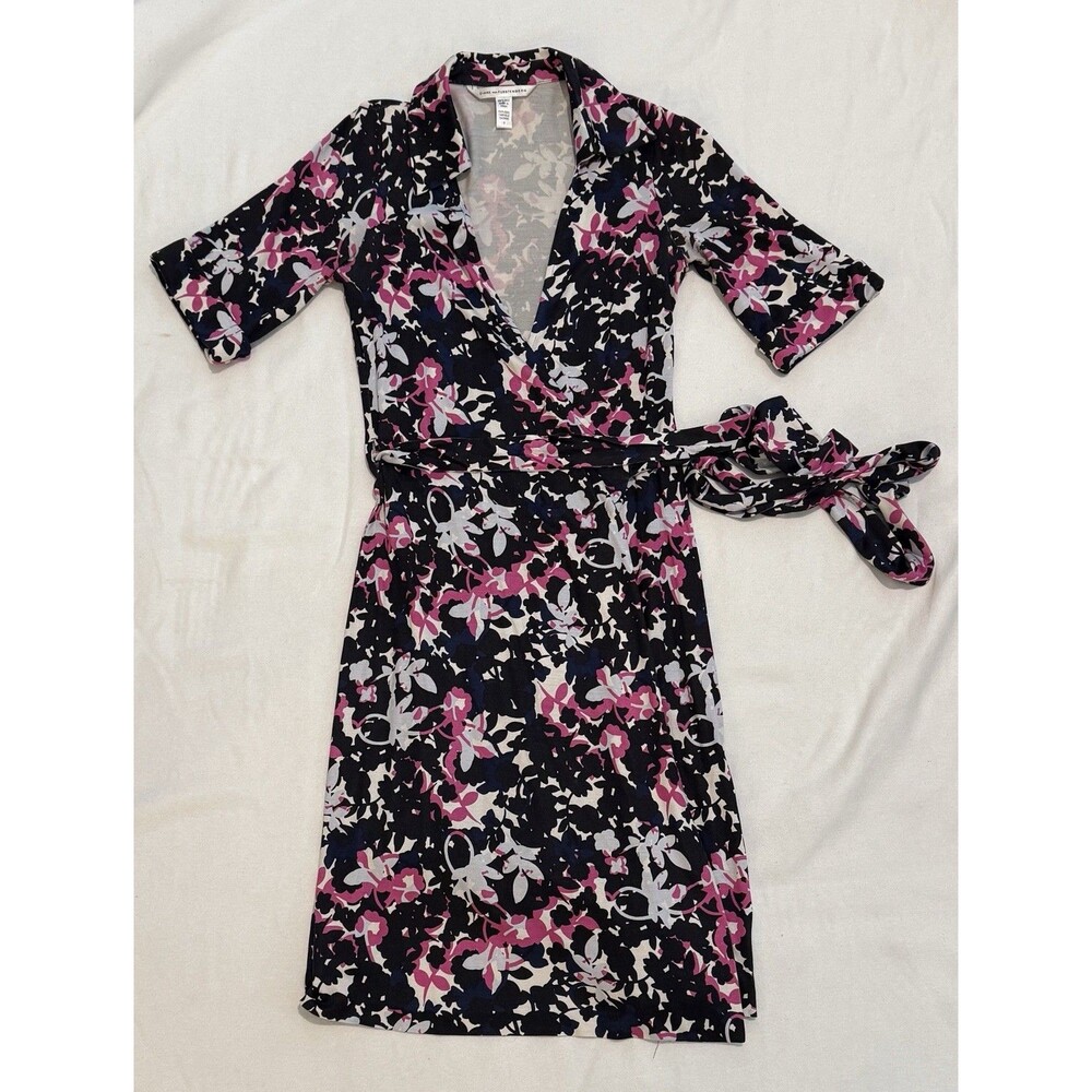 Diane Von Furstenberg 100% Silk Wrap Dress Size 4 Pink Black Short Sleeve